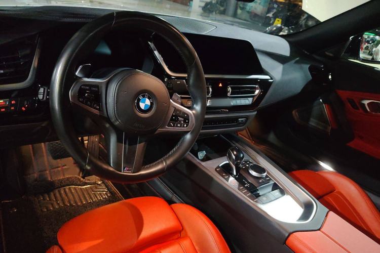 Used BMW Z4 2019 sDrive 25i M Sport Night Edition package Center Console