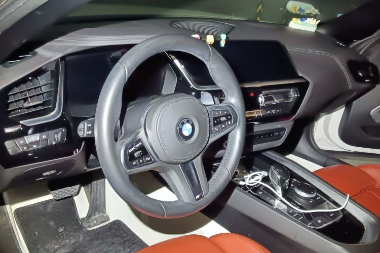 Used BMW Z4 2019 sDrive 25i M Sport Package Center Console