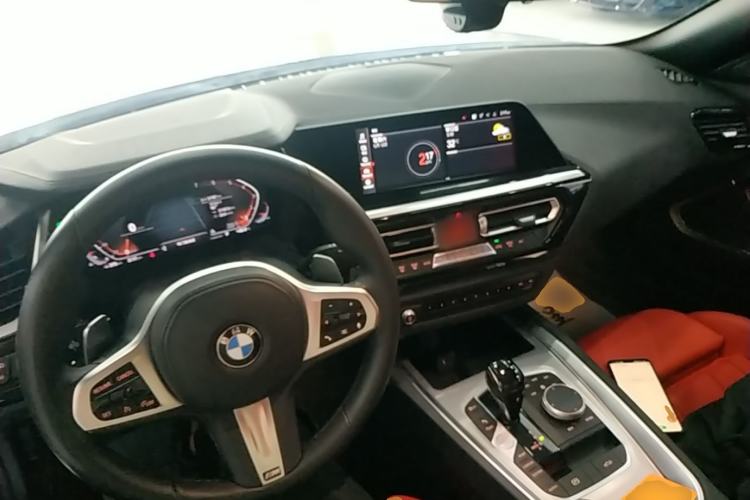 Used BMW Z4 2019 sDrive 25i M Sport Night Edition package Center Console