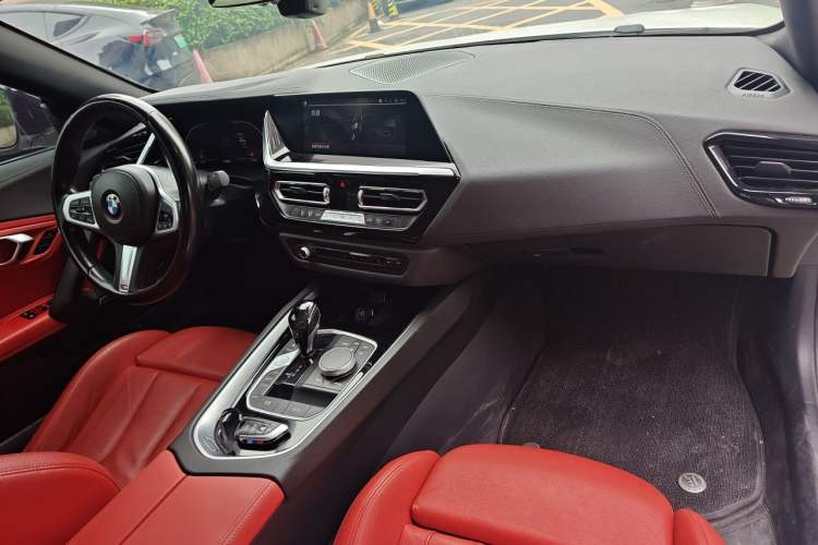 Used BMW Z4 2019 sDrive 25i M Sport Package Center Console