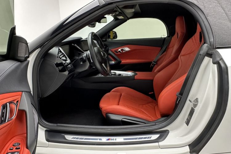 Used BMW Z4 2019 sDrive 25i M Sport Night Edition package Left Front Seat