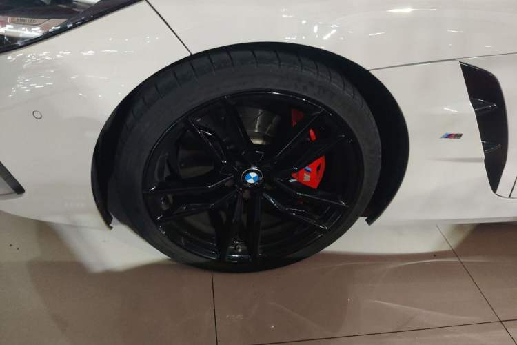 Used BMW Z4 2019 sDrive 25i M Sport Night Edition package Left Front Wheel Hub