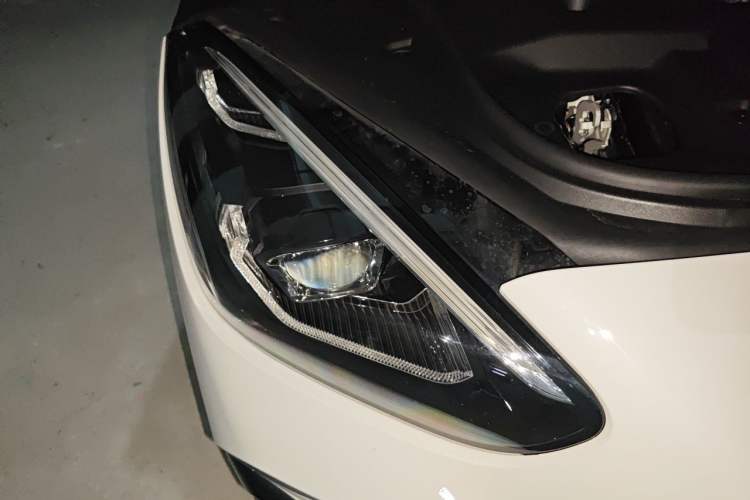 Used BMW Z4 2019 sDrive 25i M Sport Night Edition package Right Front Headlight