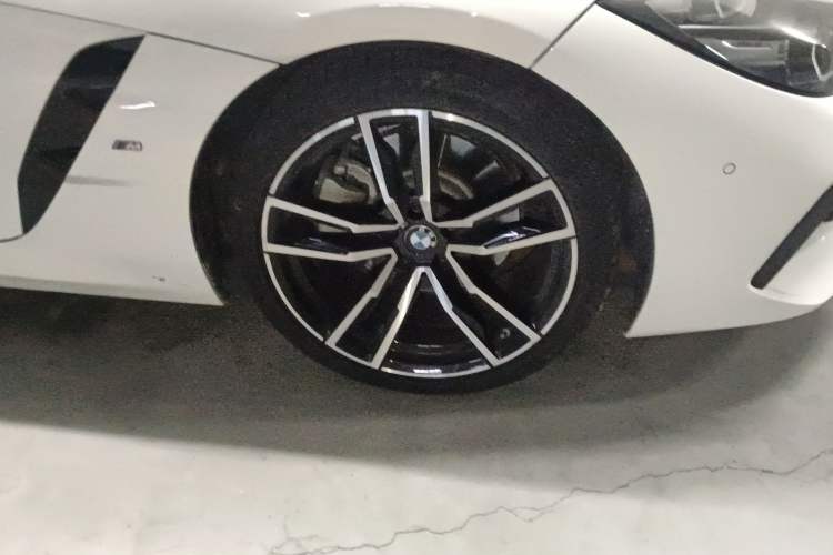 Used BMW Z4 2019 sDrive 25i M Sport Package Right Front Wheel Hub