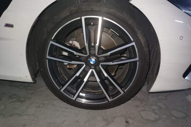 Used BMW Z4 2019 sDrive 25i M Sport Package Right Front Wheel Hub