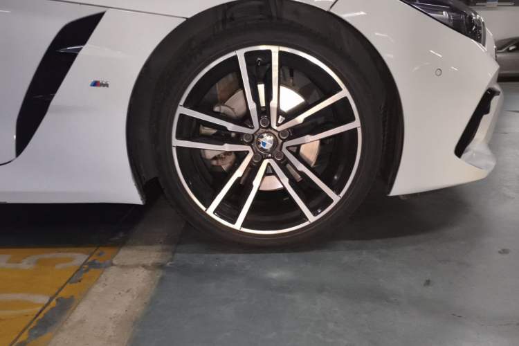 Used BMW Z4 2019 sDrive 25i M Sport Package Right Front Wheel Hub