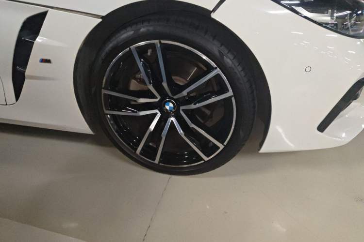 Used BMW Z4 2019 sDrive 25i M Sport Package Right Front Wheel Hub