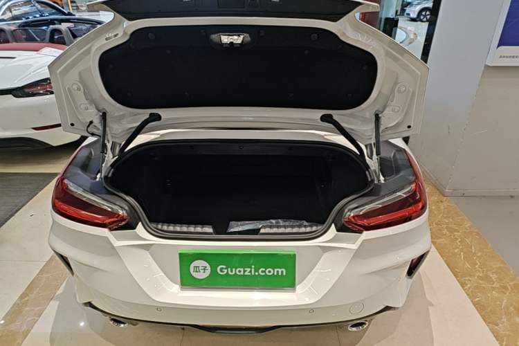 Used BMW Z4 2019 sDrive 25i M Sport Package Trunk