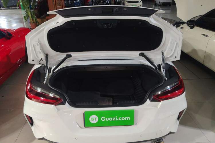 Used BMW Z4 2019 sDrive 25i M Sport Night Edition package Trunk