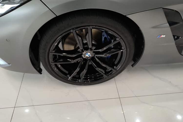 Used BMW Z4 2020 sDrive 25i Silver Frost Limited Edition Left Front Wheel Hub