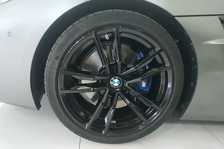 Used BMW Z4 2020 sDrive 25i Silver Frost Limited Edition Left Front Wheel Hub
