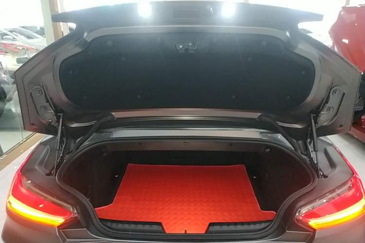 Used BMW Z4 2020 sDrive 25i Silver Frost Limited Edition Trunk