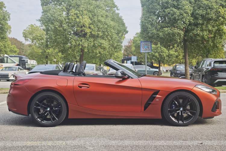 Used BMW Z4 2020 sDrive 25i Limited Edition in Sunlight Exterior 6