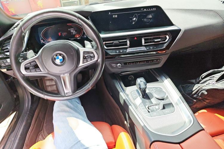 Used BMW Z4 2020 sDrive 25i Silver Frost Limited Edition Center Console