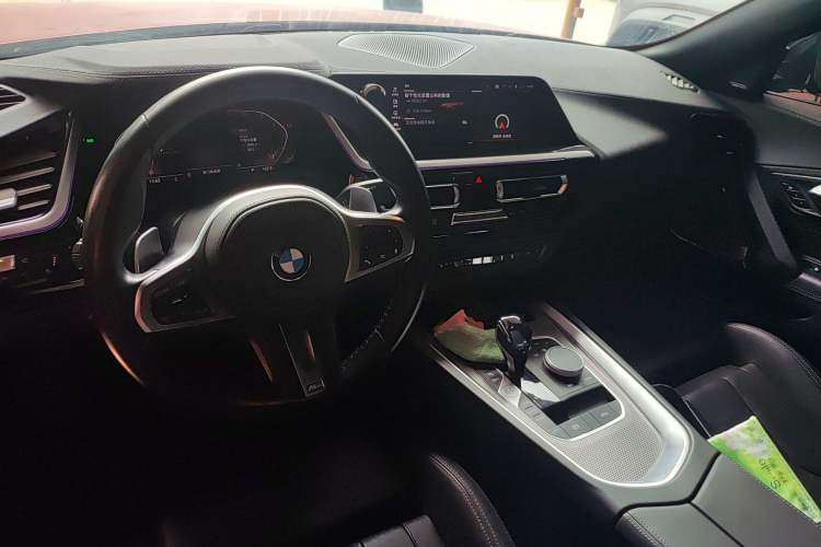 Used BMW Z4 2020 sDrive 25i Limited Edition in Sunlight Center Console