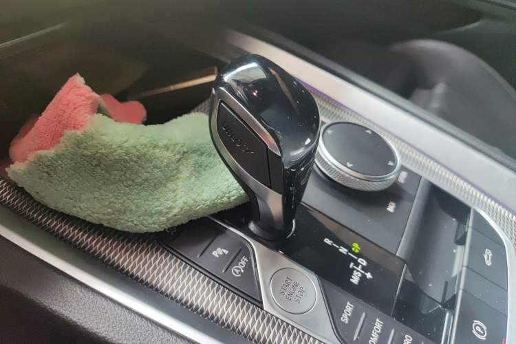 Used BMW Z4 2020 sDrive 25i Limited Edition in Sunlight Gear Lever