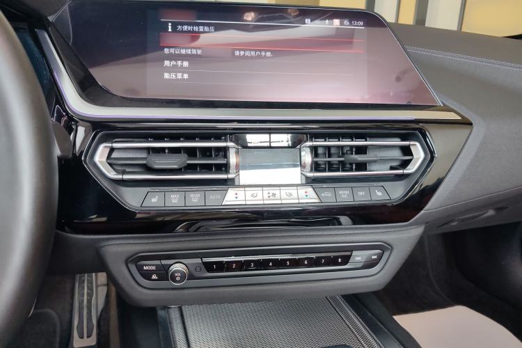 Used BMW Z4 2022 M40i M Sport Performance Edition Audio And AC Panel