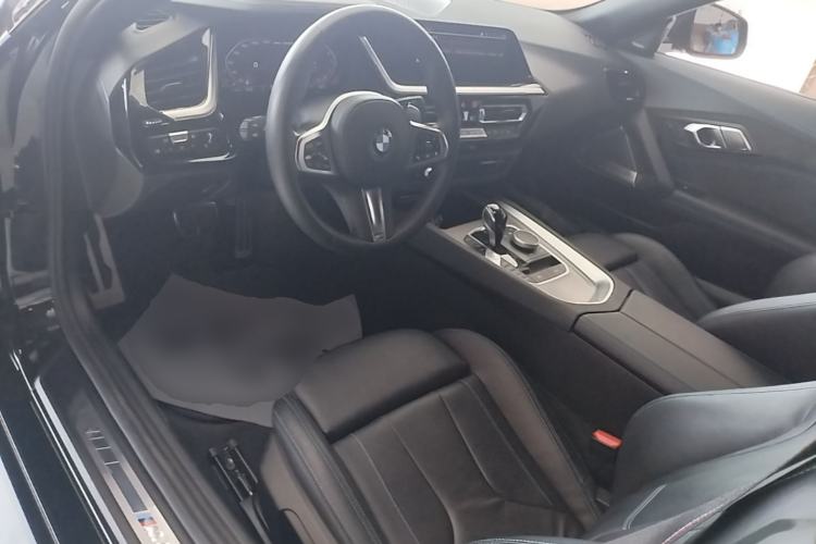 Used BMW Z4 2022 M40i M Sport Performance Edition Center Console