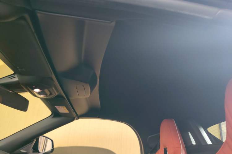Used BMW Z4 2022 M40i M Sport Performance Edition Headliner