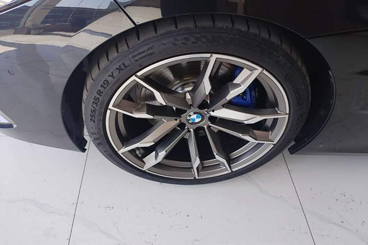Used BMW Z4 2022 M40i M Sport Performance Edition Left Front Wheel Hub
