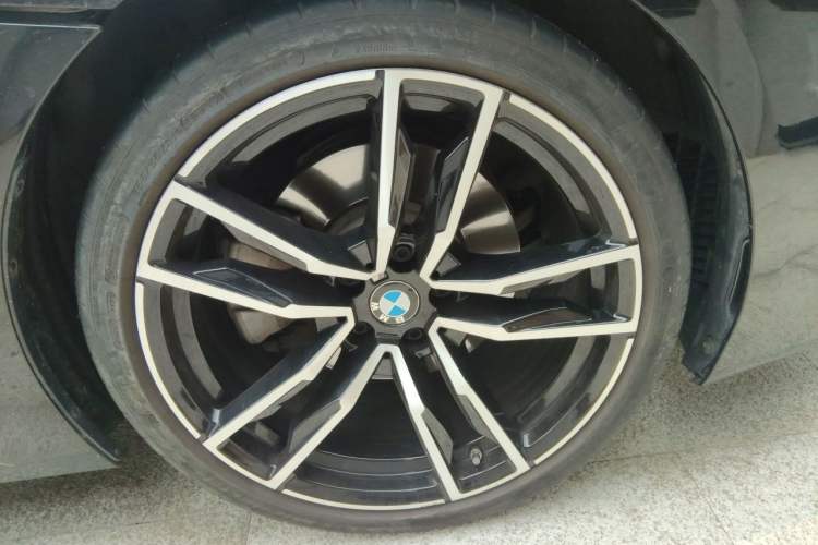 Used BMW Z4 2022 sDrive 25i M Sport Package Right Front Wheel Hub