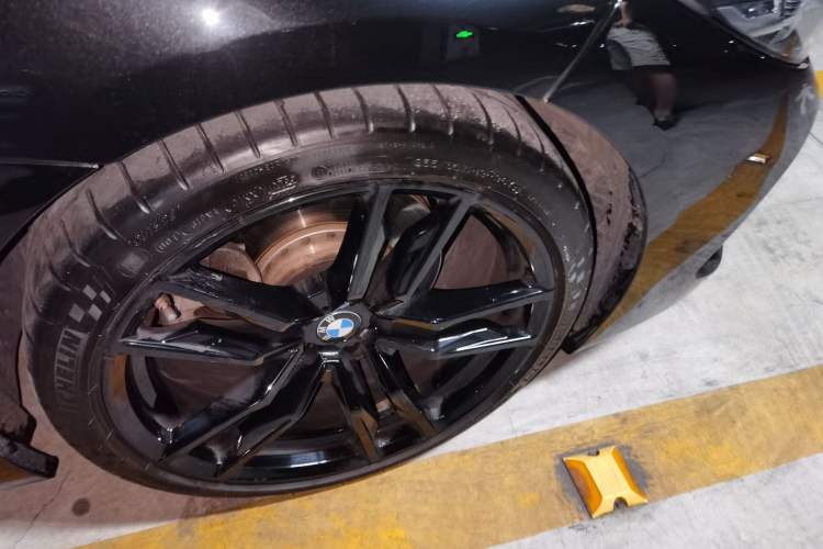 Used BMW Z4 2022 sDrive 25i M Sport Night Edition package Right Front Wheel Hub