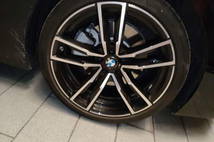 Used BMW Z4 2022 sDrive 25i M Sport Package Right Front Wheel Hub
