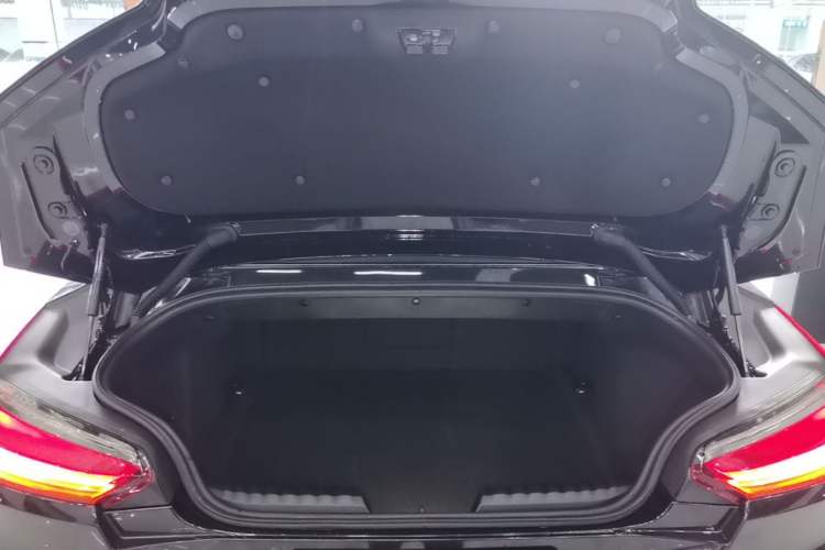 Used BMW Z4 2022 sDrive 25i M Sport Package Trunk