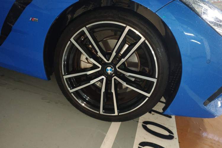 Used BMW Z4 2022 sDrive 25i M Sport Night Edition package Right Front Wheel Hub