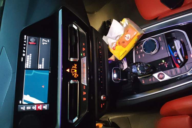 Used BMW Z4 2022 sDrive 25i M Sport Night Edition package Audio And AC Panel
