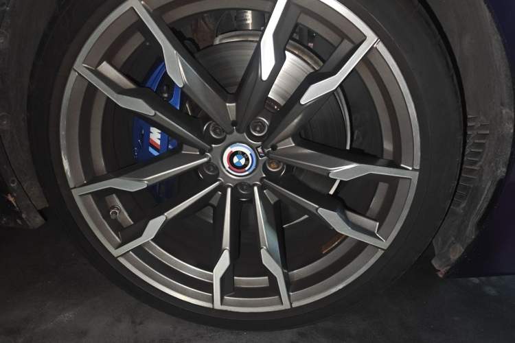 Used BMW Z4 2022 Restyled M40i M Sport Performance Edition Right Front Wheel Hub