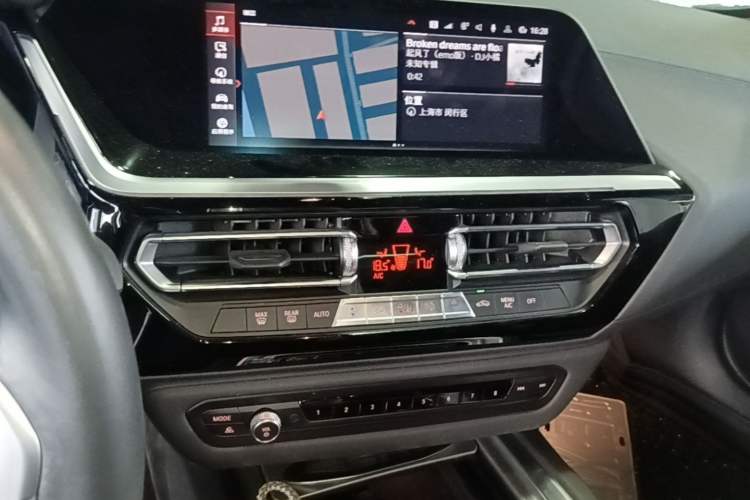 Used BMW Z4 2022 sDrive 25i M Sport Night Edition package Audio And AC Panel