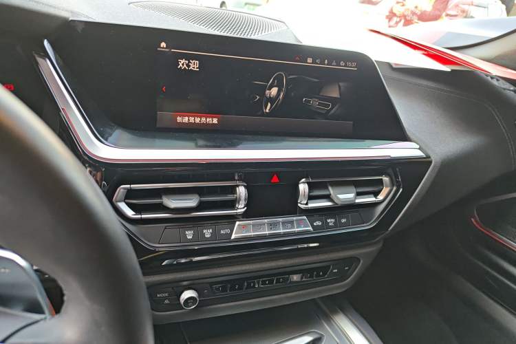 Used BMW Z4 2022 sDrive 25i M Sport Night Edition package Audio And AC Panel