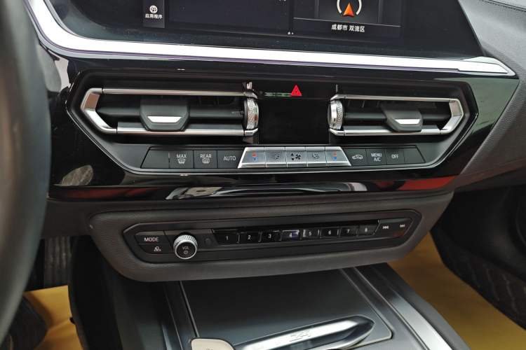 Used BMW Z4 2022 sDrive 25i M Sport Night Edition package Audio And AC Panel