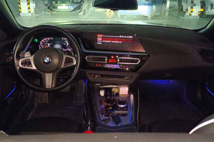 Used BMW Z4 2022 sDrive 25i M Sport Night Edition package Center Console