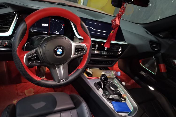 Used BMW Z4 2022 sDrive 25i M Sport Night Edition package Center Console
