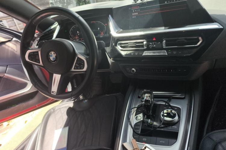 Used BMW Z4 2022 sDrive 25i M Sport Night Edition package Center Console