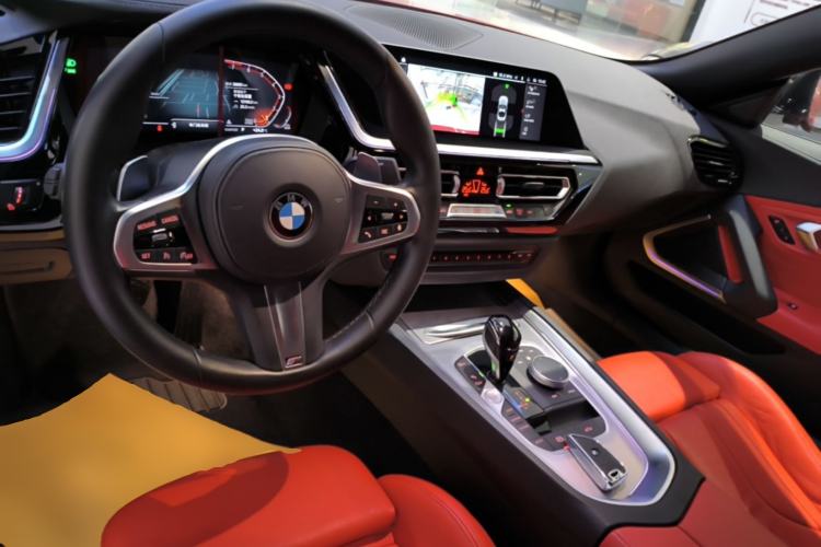 Used BMW Z4 2022 sDrive 25i M Sport Night Edition package Center Console