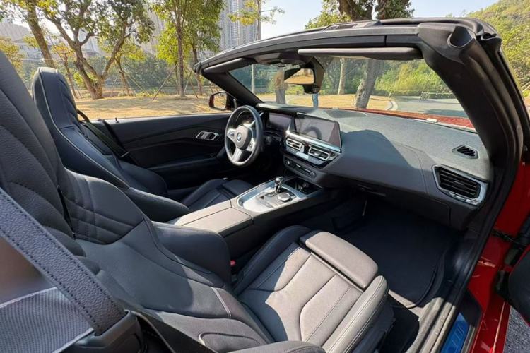 Used BMW Z4 2022 sDrive 25i M Sport Night Edition package Interior 2
