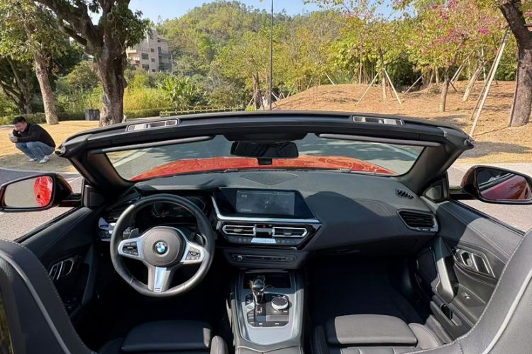 Used BMW Z4 2022 sDrive 25i M Sport Night Edition package Interior 3