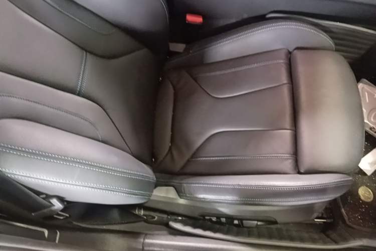 Used BMW Z4 2022 sDrive 25i M Sport Night Edition package Right Front Seat