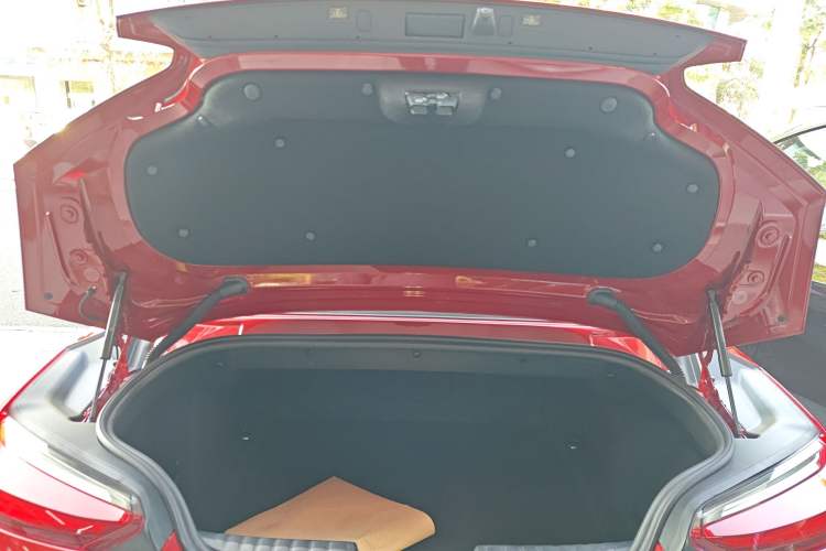 Used BMW Z4 2022 sDrive 25i M Sport Night Edition package Trunk