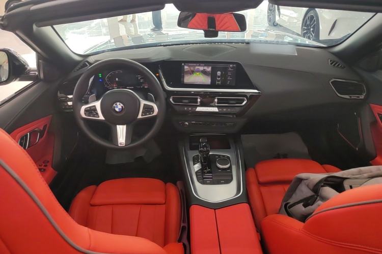 Used BMW Z4 2022 sDrive 25i M Sport Night Edition package Center Console