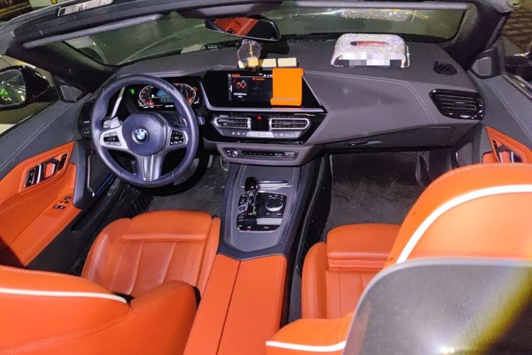 Used BMW Z4 2022 sDrive 25i M Sport Night Edition package Center Console