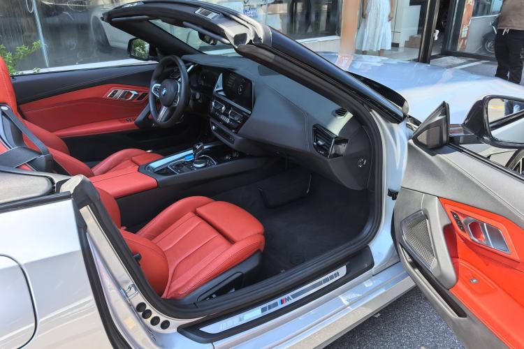 Used BMW Z4 2022 sDrive 25i M Sport Package Interior 3
