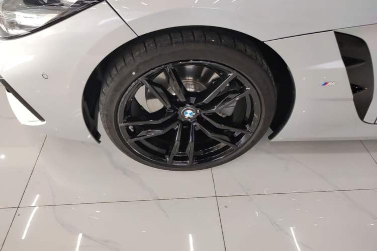 Used BMW Z4 2022 sDrive 25i M Sport Night Edition package Left Front Wheel Hub