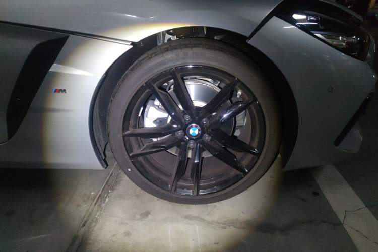 Used BMW Z4 2022 sDrive 25i M Sport Night Edition package Right Front Wheel Hub