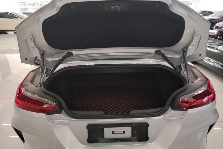 Used BMW Z4 2022 sDrive 25i M Sport Night Edition package Trunk