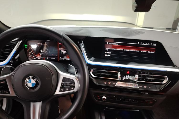 Used BMW Z4 2022 sDrive 25i M Sport Night Edition package Center Console