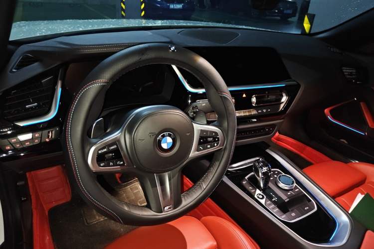 Used BMW Z4 2022 sDrive 25i M Sport Package Center Console